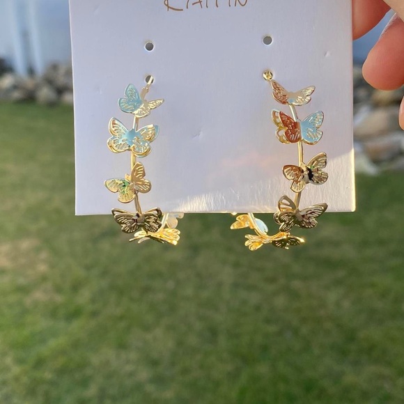 Butterfly hoop earring - Picture 3 of 3